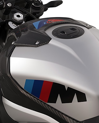 컬러 M 테이프가 있는 BMW Motorrad M 1000 R의 탱크