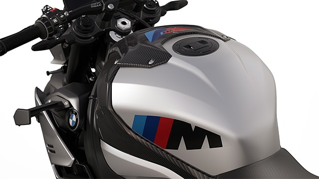 컬러 M 테이프가 있는 BMW Motorrad M 1000 R의 탱크
