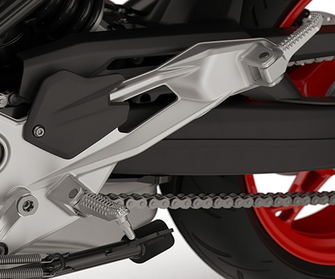 BMW Motorrad의 F 900 R 밀링 가공된 풋 레스트와 풋 레버