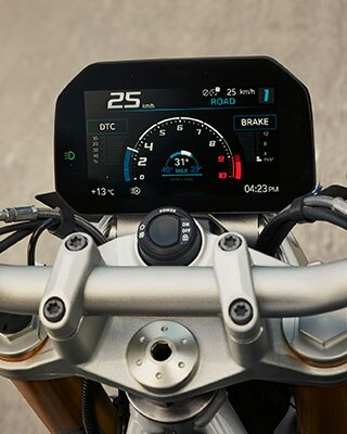핸들바와 TFR 디스플레이가 중앙에 있는 BMW R 1250 R