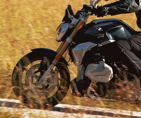 BMW R 1250 R의 주행 장면