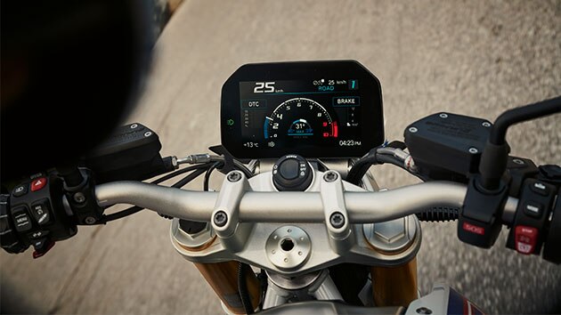 핸들바와 TFR 디스플레이가 중앙에 있는 BMW R 1250 R