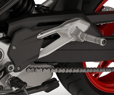 BMW Motorrad의 F 900 XR 밀링 가공된 풋 레스트와 풋 레버