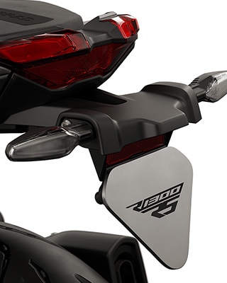 BMW Motorrad R 1300 RS의 후방 모습