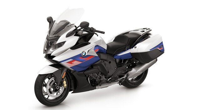 라이트 화이트 유니/레이싱 블루 메탈릭/레이싱 레드 유니 페인팅이 적용된 K 1600 GT.